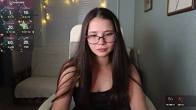 LuciaSenual online show from October 13, 3:45 pm