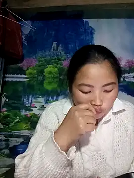 Snapshot of PhamPhung chatting on February 8, 9:56 am PhamPhung online show from February 8, 9:56 am