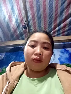 Snapshot of PhamPhung chatting on February 11, 11:43 pm PhamPhung online show from February 11, 11:43 pm