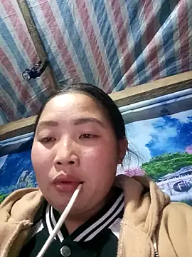 Snapshot of PhamPhung chatting on February 12, 4:24 pm PhamPhung online show from February 12, 4:24 pm