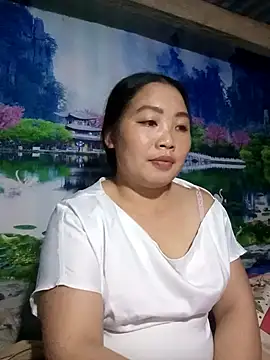 Snapshot of PhamPhung chatting on February 23, 1:30 pm PhamPhung online show from February 23, 1:30 pm
