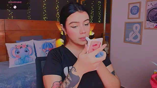 Snapshot of hanna_kimura chatting on February 9, 8:24 pm hanna kimura online show from February 9, 8:24 pm