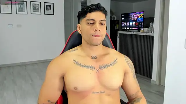 Nicolasmontoya16 online show from November 6, 11:37 pm