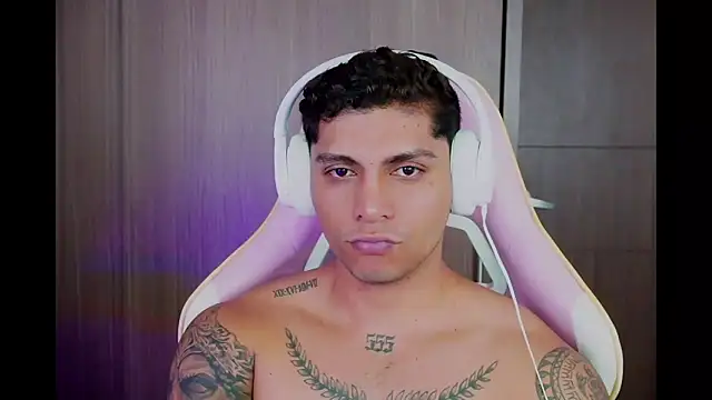 Nicolasmontoya16 online show from April 30, 5:41 pm