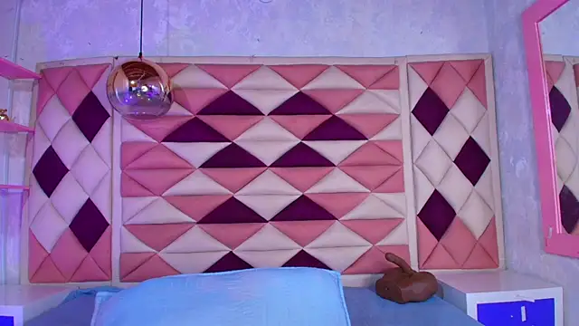 Snapshot of valecastro_ chatting on September 12, 7:25 pm valecastro  online show from September 12, 7:25 pm