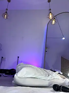 hade rosse online show from November 9, 1:04 am