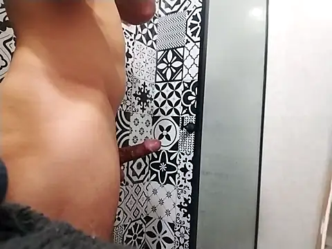 Snapshot of nazz01 chatting on October 2, 4:30 am nazz01 online show from October 2, 4:30 am