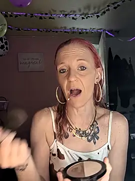 Snapshot of Purple2StayThnxx chatting on September 16, 7:04 pm Purple2StayThnxx online show from September 16, 7:04 pm