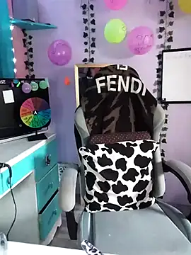 Snapshot of Purple2StayThnxx chatting on October 5, 8:29 pm Purple2StayThnxx online show from October 5, 8:29 pm