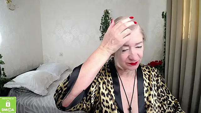 hunters woman online show from March 8, 7:12 am