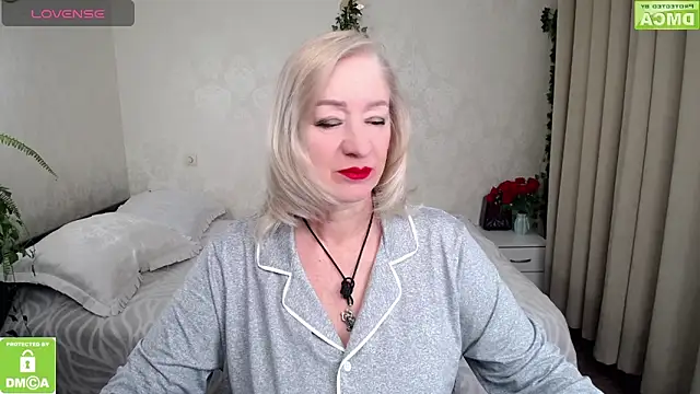 hunters woman online show from March 12, 4:46 pm