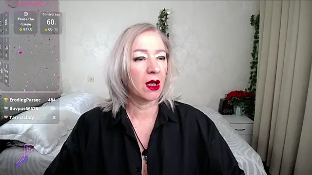 Snapshot of hunters_woman chatting on May 29, 7:06 am hunters woman online show from May 29, 7:06 am