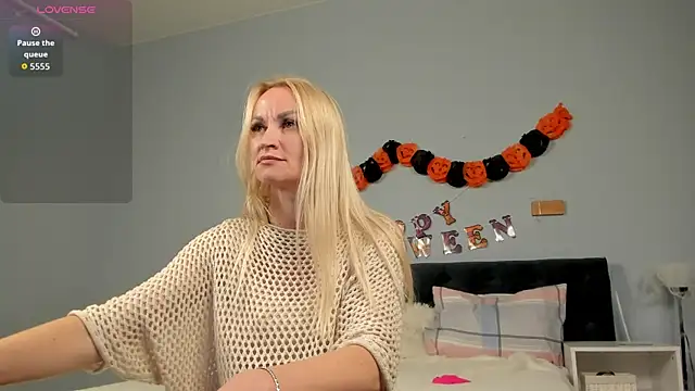 KiraSun online show from October 30, 12:06 pm