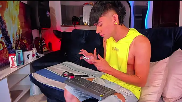 Snapshot of Steven_baby69 chatting on September 13, 12:54 am Steven baby69 online show from September 13, 12:54 am