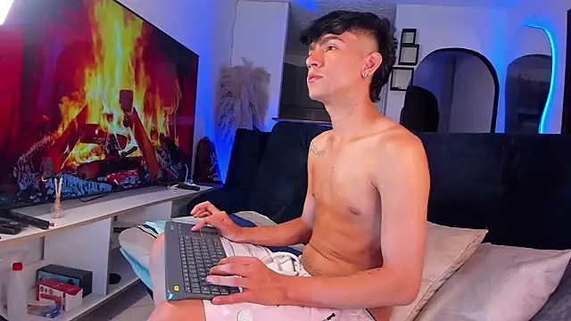 Snapshot of Steven_baby69 chatting on October 2, 12:50 am Steven baby69 online show from October 2, 12:50 am