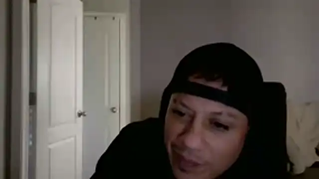 Snapshot of Ranthru13 chatting on January 6, 8:23 pm Ranthru13 online show from January 6, 8:23 pm