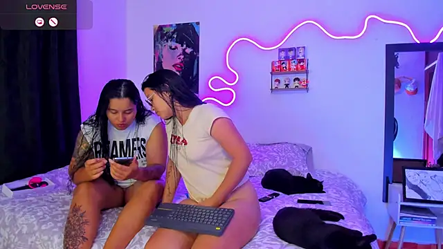 Snapshot of Dilan_and_Mia chatting on October 9, 11:47 pm Dilan and Mia online show from October 9, 11:47 pm