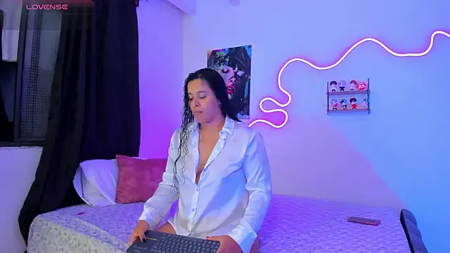 Snapshot of Dilan_and_Mia chatting on November 7, 2:33 am Dilan and Mia online show from November 7, 2:33 am