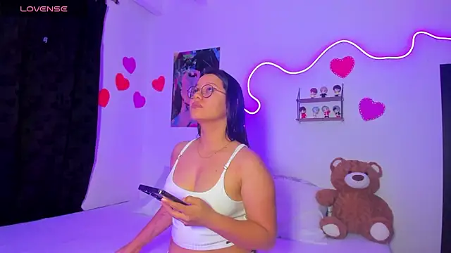 Dilan and Mia online show from April 18, 3:05 pm