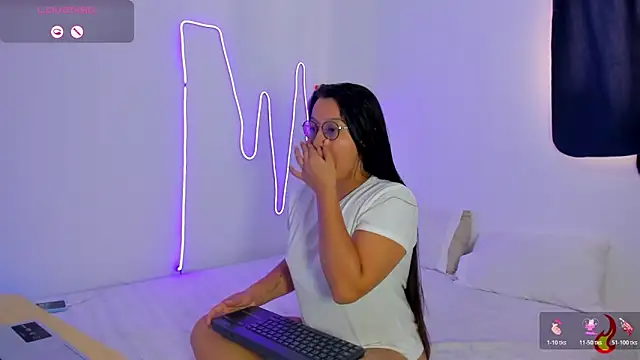 Dilan and Mia online show from June 19, 2:21 pm