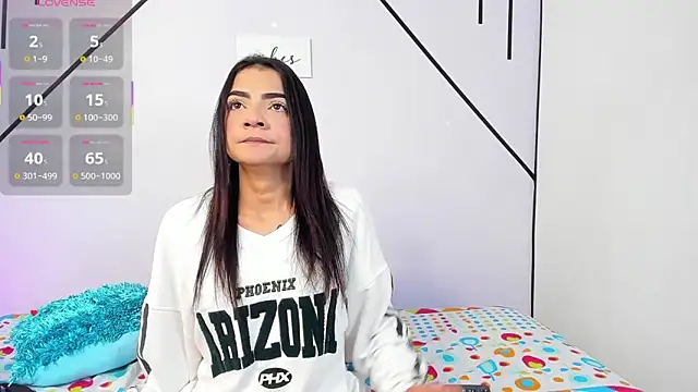 MiahCornell  online show from December 3, 7:56 pm