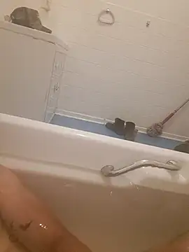 Snapshot of bevvvvv chatting on February 13, 10:50 pm bevvvvv online show from February 13, 10:50 pm