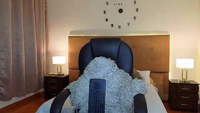 Steven Velez online show from April 18, 2:15 am