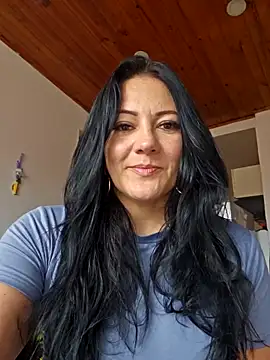 Snapshot of karla_valk1 chatting on April 21, 6:44 pm karla valk1 online show from April 21, 6:44 pm