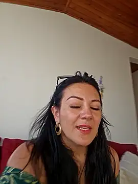 Snapshot of karla_valk1 chatting on May 6, 10:15 pm karla valk1 online show from May 6, 10:15 pm