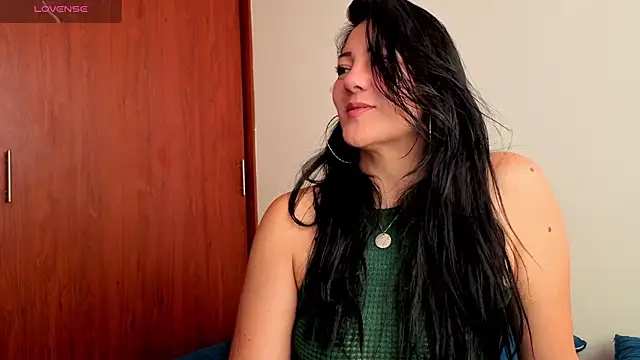 Snapshot of karla_valk1 chatting on June 18, 1:37 pm karla valk1 online show from June 18, 1:37 pm
