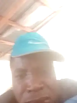 Snapshot of franceew chatting on February 9, 7:45 am franceew online show from February 9, 7:45 am