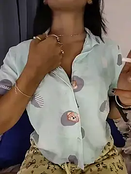 Snapshot of priya_26 chatting on July 18, 3:16 pm priya 26 online show from July 18, 3:16 pm
