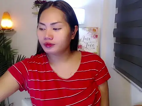 Snapshot of sluttyprincess0 chatting on May 28, 11:13 pm sluttyprincess0 online show from May 28, 11:13 pm