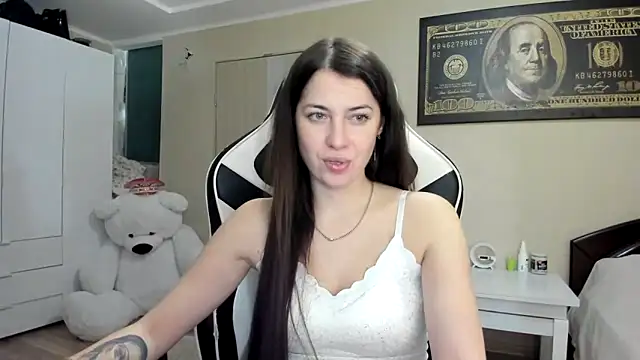 EmiLovsi online show from October 8, 8:06 pm