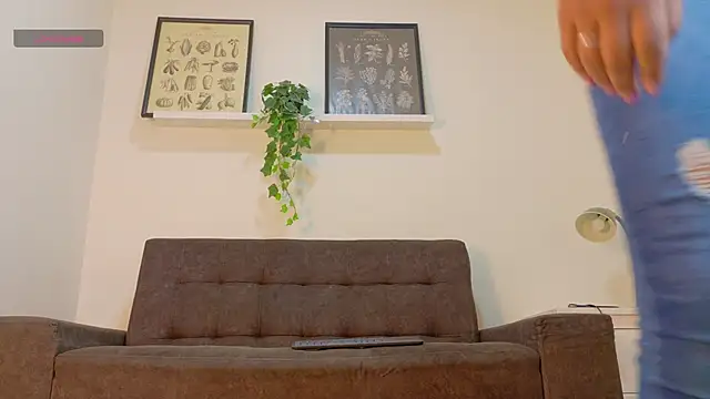 RiriiBrunette   online show from March 25, 7:31 pm