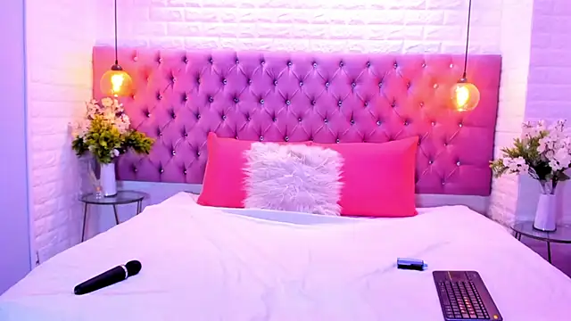 Snapshot of amber_sparkle chatting on September 19, 12:50 pm amber sparkle online show from September 19, 12:50 pm