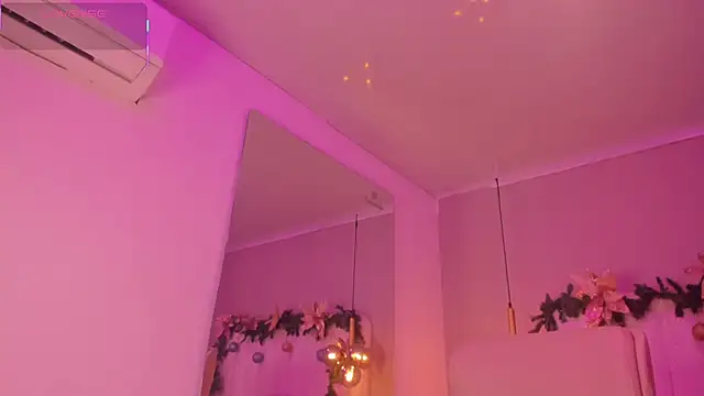 Snapshot of Rachell_Ross_ chatting on December 17, 7:31 pm Rachell Ross online show from December 17, 7:31 pm