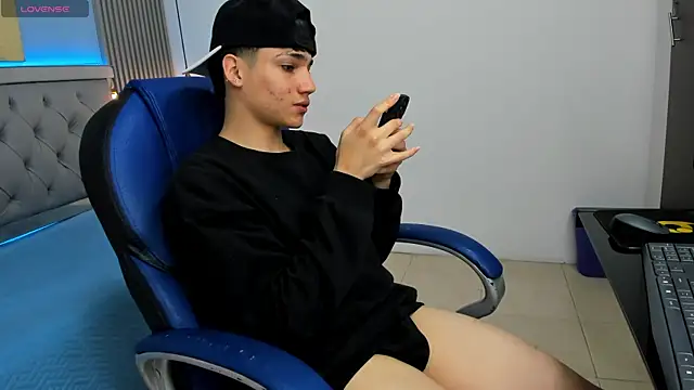 SamBlack  online show from April 8, 1:22 pm