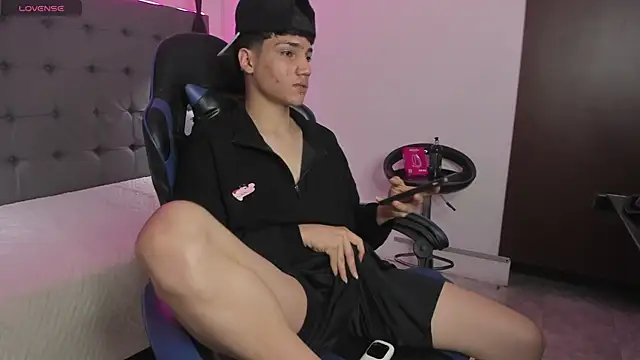 SamBlack  online show from April 10, 1:16 pm