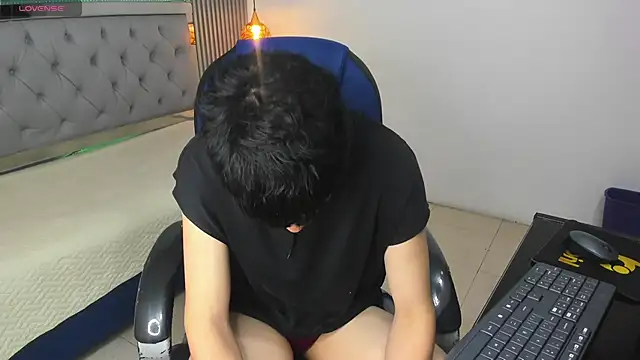 Snapshot of SamBlack_ chatting on June 19, 1:37 pm SamBlack online show from June 19, 1:37 pm