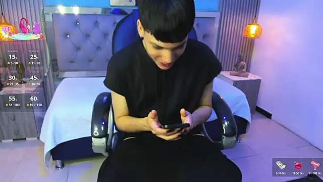 Snapshot of SamBlack_ chatting on June 26, 2:21 pm SamBlack online show from June 26, 2:21 pm