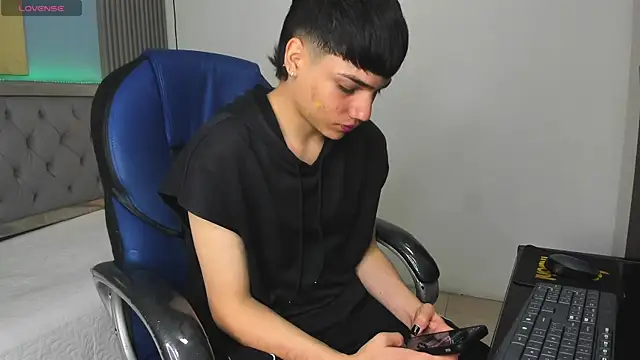 Snapshot of SamBlack_ chatting on July 3, 1:17 pm SamBlack online show from July 3, 1:17 pm