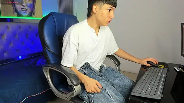 Snapshot of SamBlack_ chatting on July 7, 12:53 pm SamBlack online show from July 7, 12:53 pm