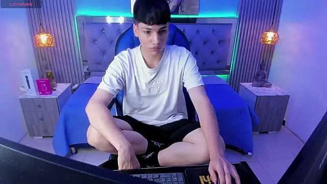 Snapshot of SamBlack_ chatting on July 21, 1:13 pm SamBlack online show from July 21, 1:13 pm