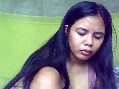 Snapshot of sweet_heaven00 chatting on October 17, 1:53 am sweet heaven00 online show from October 17, 1:53 am