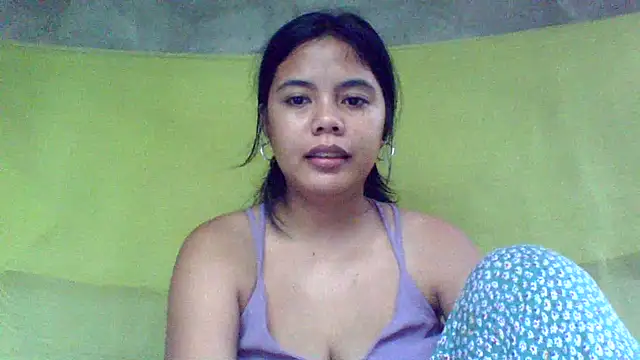 Snapshot of sweet_heaven00 chatting on October 18, 1:30 am sweet heaven00 online show from October 18, 1:30 am