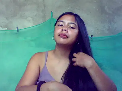 Snapshot of sweet_heaven00 chatting on November 1, 1:29 am sweet heaven00 online show from November 1, 1:29 am