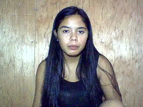 Snapshot of sweet_heaven00 chatting on December 1, 1:32 am sweet heaven00 online show from December 1, 1:32 am