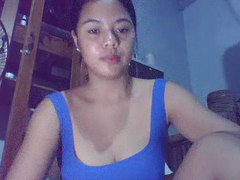 Snapshot of sweet_heaven00 chatting on February 8, 10:13 pm sweet heaven00 online show from February 8, 10:13 pm