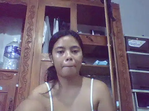 Snapshot of sweet_heaven00 chatting on February 14, 2:30 am sweet heaven00 online show from February 14, 2:30 am